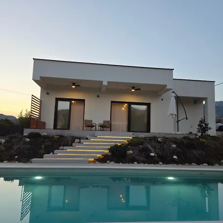 Villa Velaris