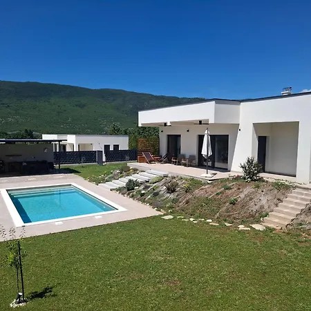 Villa Velaris *